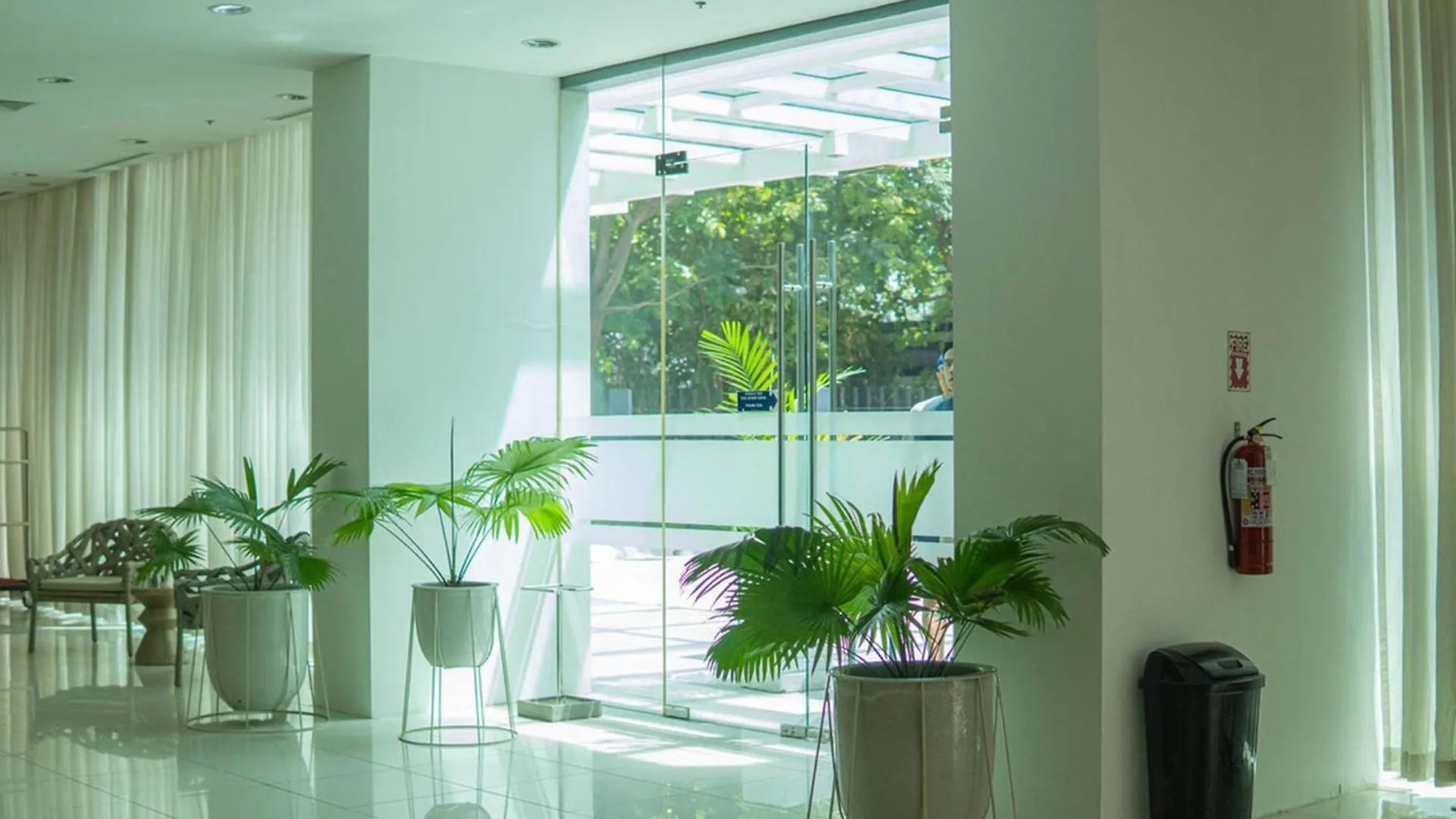 Luxe 1-Bedroom, Parking, Walk To Abreeza, Pool Davao Apartment