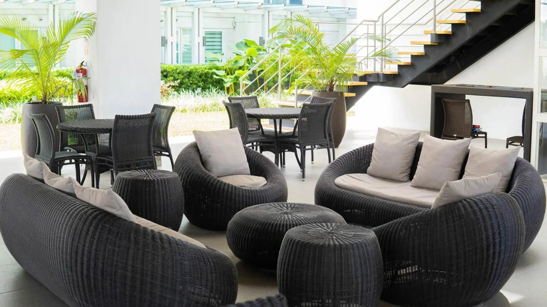 Luxe 1-Bedroom, Parking, Walk To Abreeza, Pool Davao Philippines