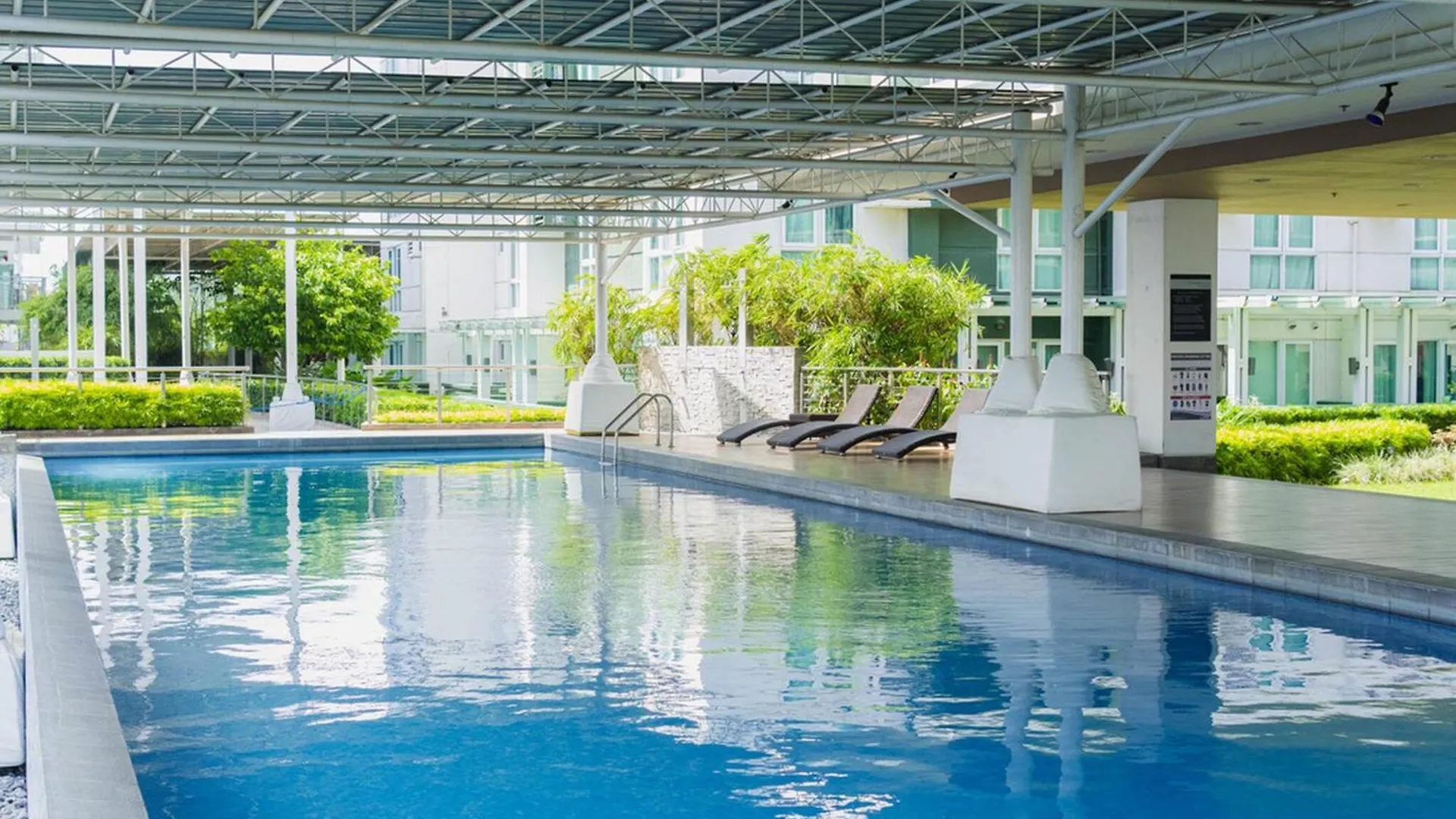 Luxe 1-Bedroom, Parking, Walk To Abreeza, Pool Davao 0*,  Philippines